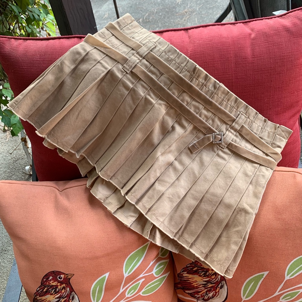 Darling Hollister camel pleated mini skirt